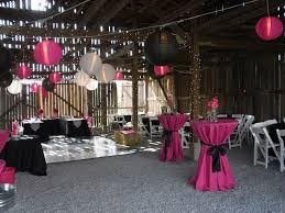 decoration reception mariage fushia et noir, lanterne en papier rose fusha